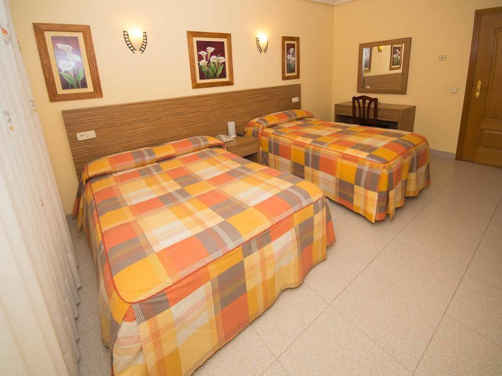 Hostal El Cruce Paracuellos de Jarama Zewnętrze zdjęcie
